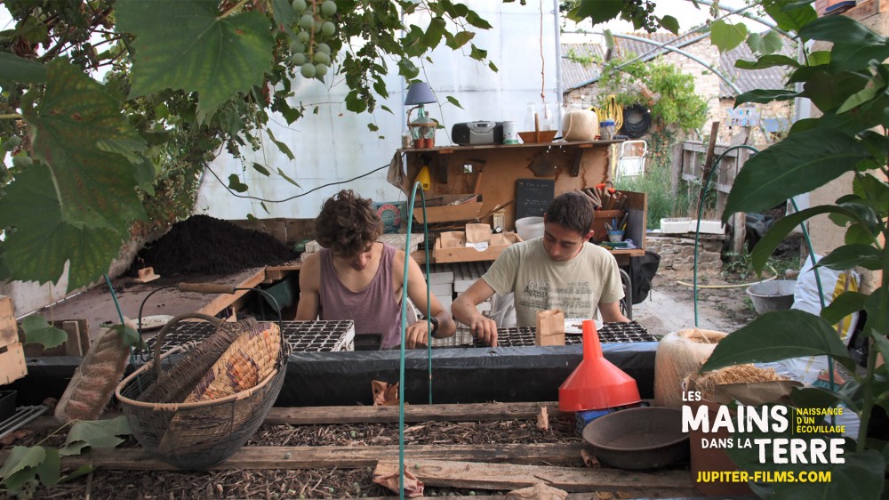 Les Mains dans la Terre, Naissance d'un écovillage