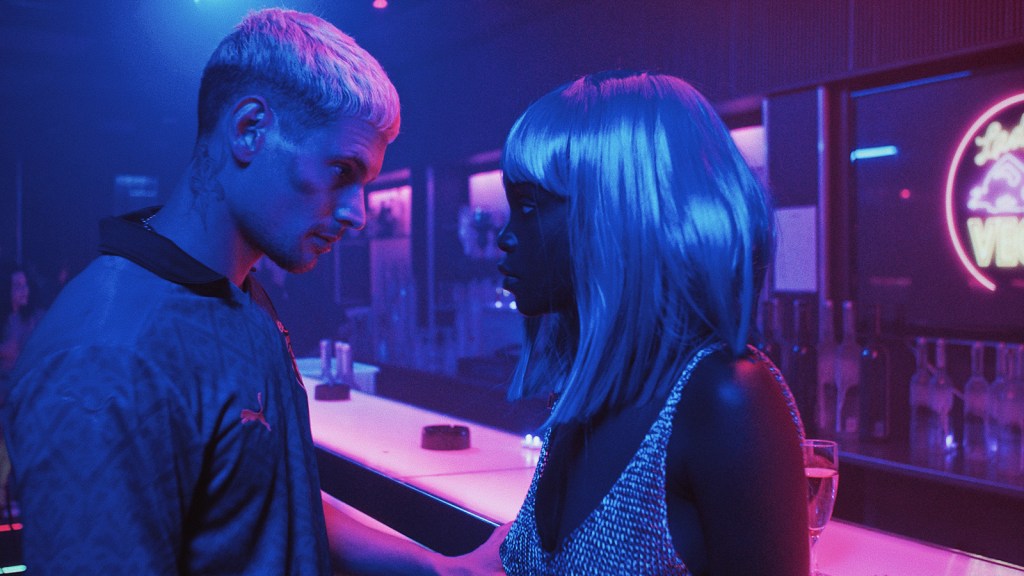 Du crépitement sous les néons | Joker Films