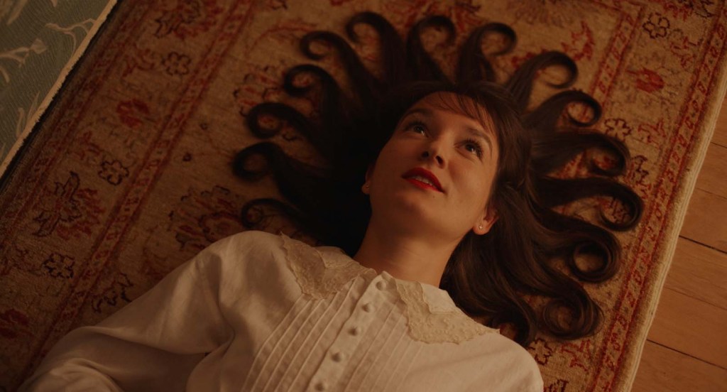 La Pièce rapportée | Copyright 2020_ATELIER DE PRODUCTION_ORANGE STUDIO_AUVERGNE RHÔNE ALPES CINÉMA   